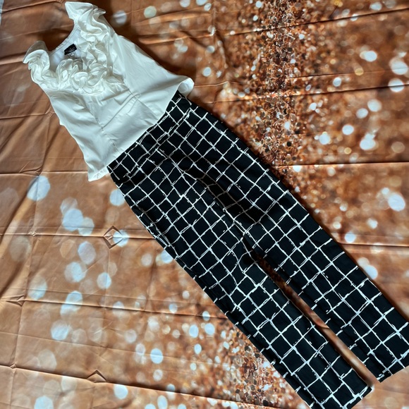 Elegant White Ruffled & Rouched Women's Top - Picture 7 of 7